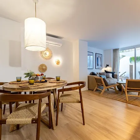 Luxury Beachfront Living On The With Big Terrace Apartment *