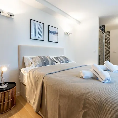 Luxury Beachfront Living On The With Big Terrace Apartment *