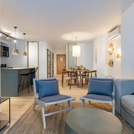 Διαμέρισμα Luxury Beachfront Living On The With Big Terrace Τορρεμολίνος