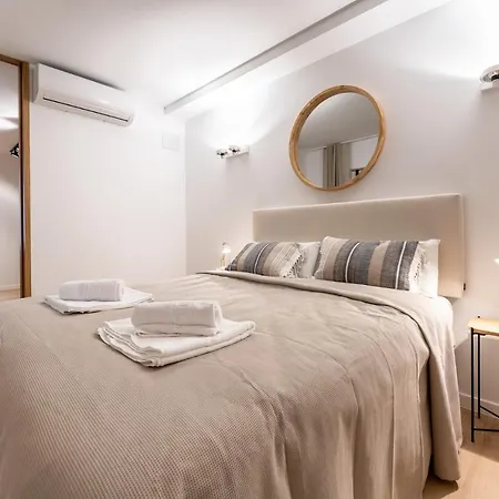 Luxury Beachfront Living On The With Big Terrace Apartment *
